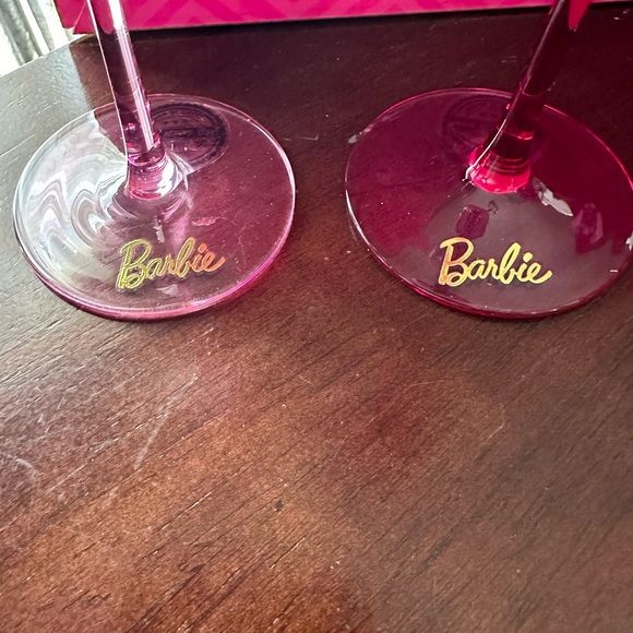 NIB Dragon Glassware x Barbie Champagne Flutes, Pink and Magenta Set of 2 - Picture 3 of 9